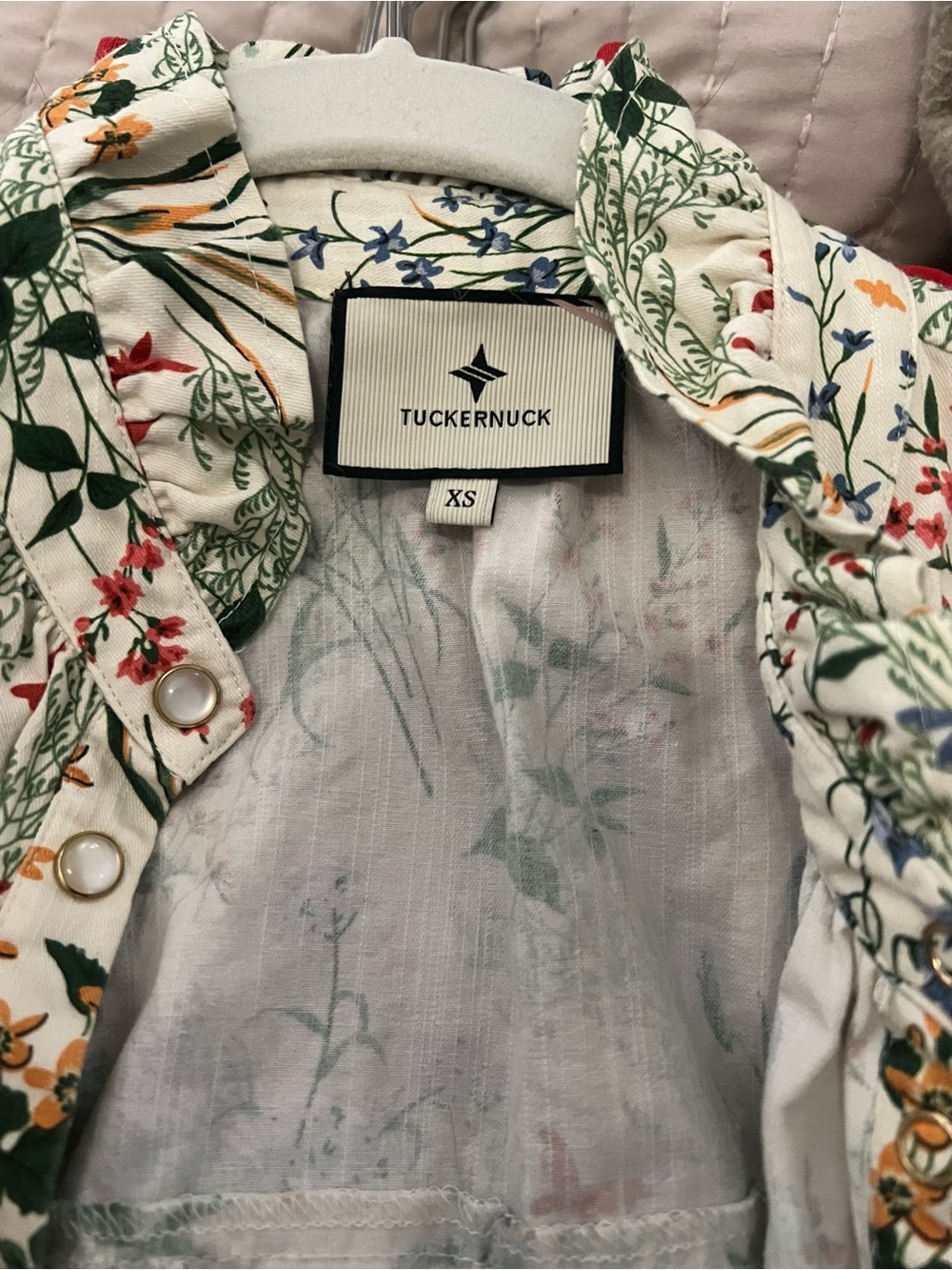 Tuckernuck Winnie top in Cream Floral Ruffle Button-Front Blouse, sz XSmall - Picture 3 of 4